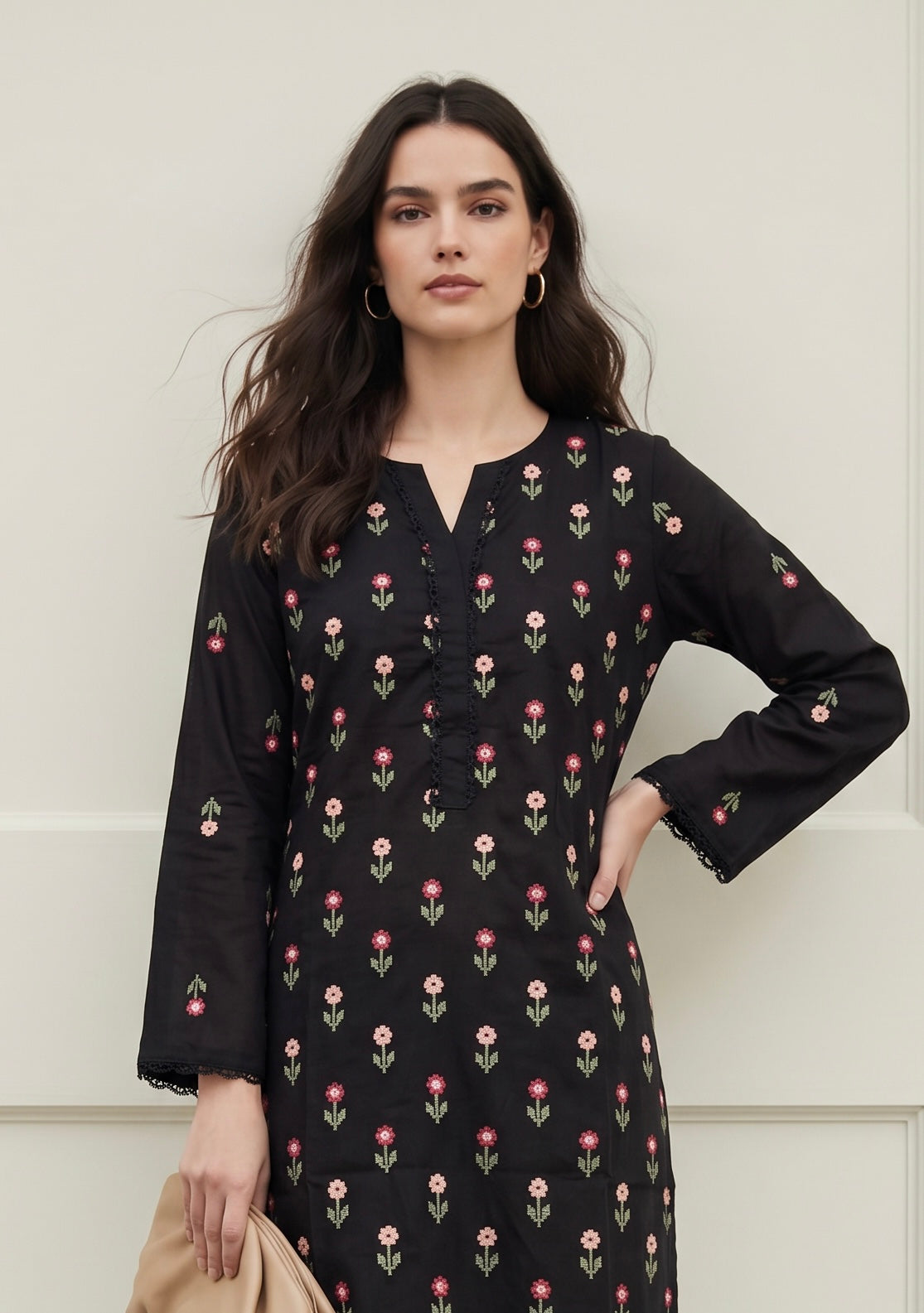 Gulnaar Charm(black)