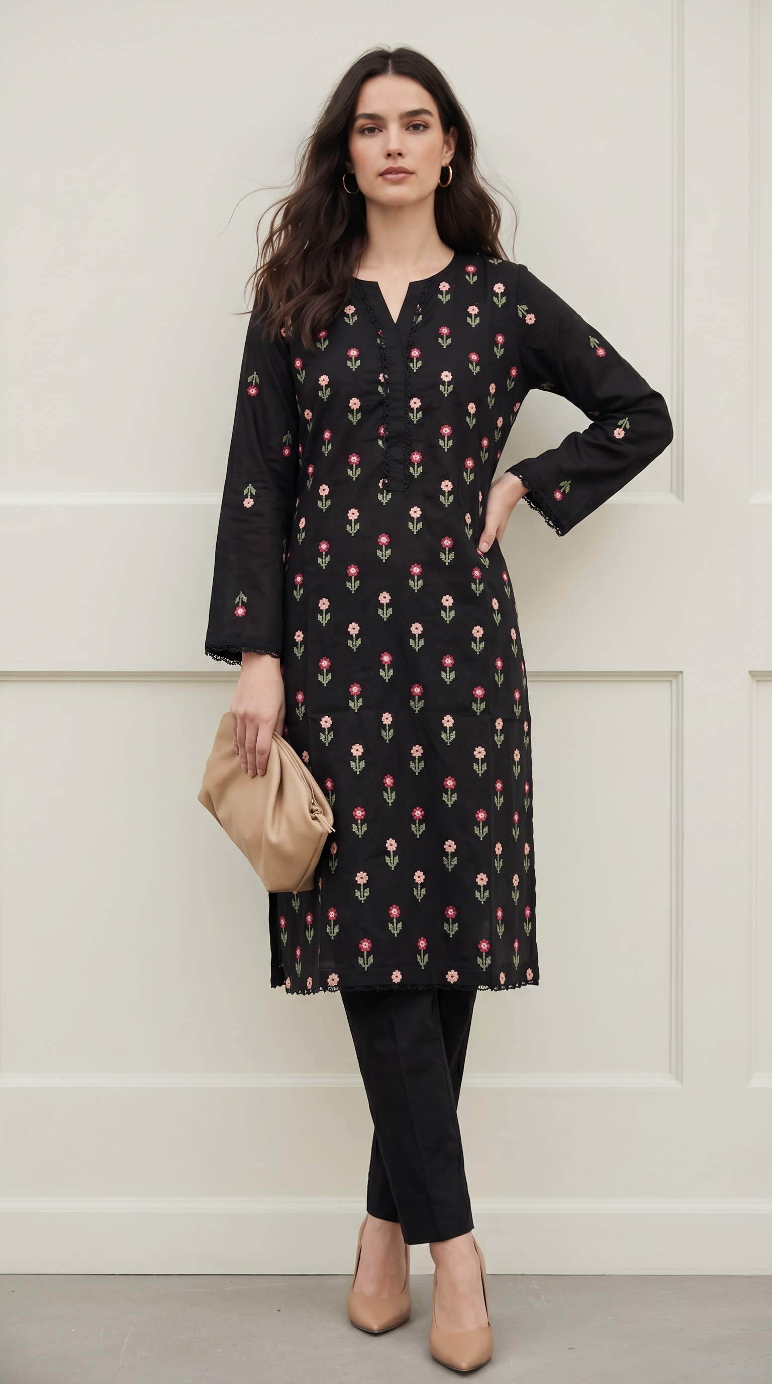 Gulnaar Charm(black)